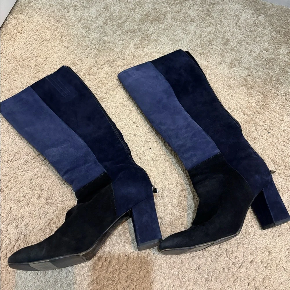 ๐ฅSOLD๐ฅ
Elegant Women's Knee-High Boots in Black and Blue - Picture 2 of 14